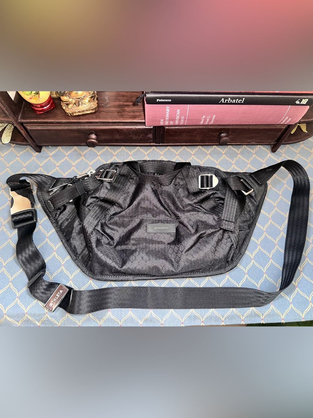 Athleta Excursion Bag Crossbody Sling Bag in Black